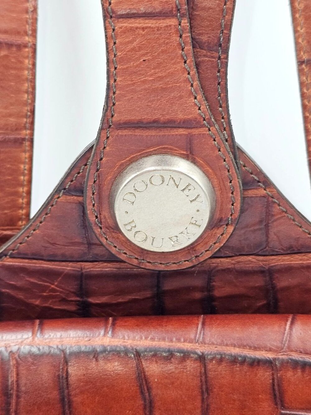 Vintage Dooney & Bourke Women's Brown Croc Embossed Leather Backpack Sz M 2560 - Picture 2 of 16